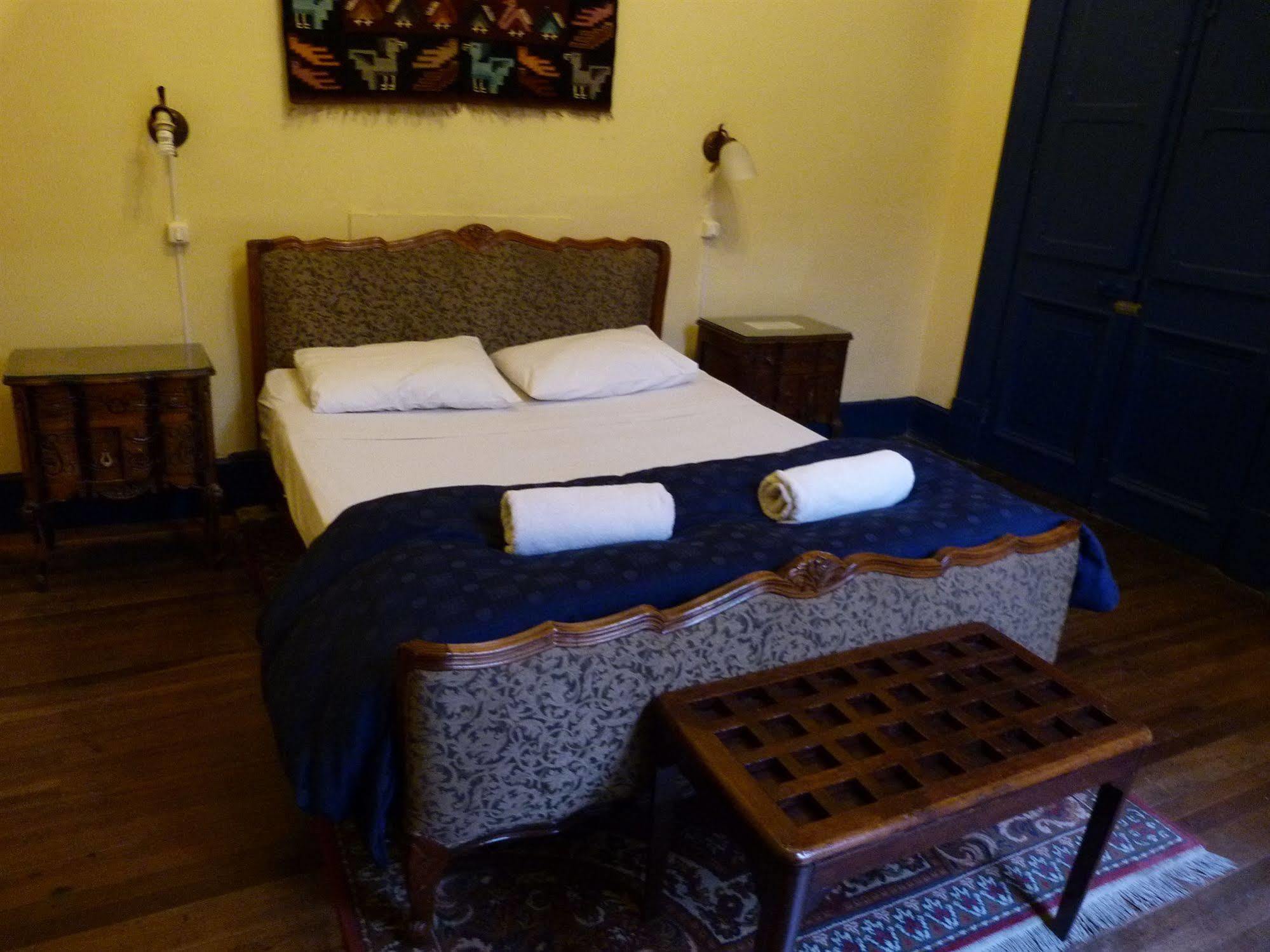 La Casa Roja Hostel Сантьяго Экстерьер фото